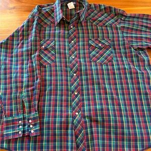 Wrangler Men's Blue and Red Plaid Button Down Shirt pearl snap